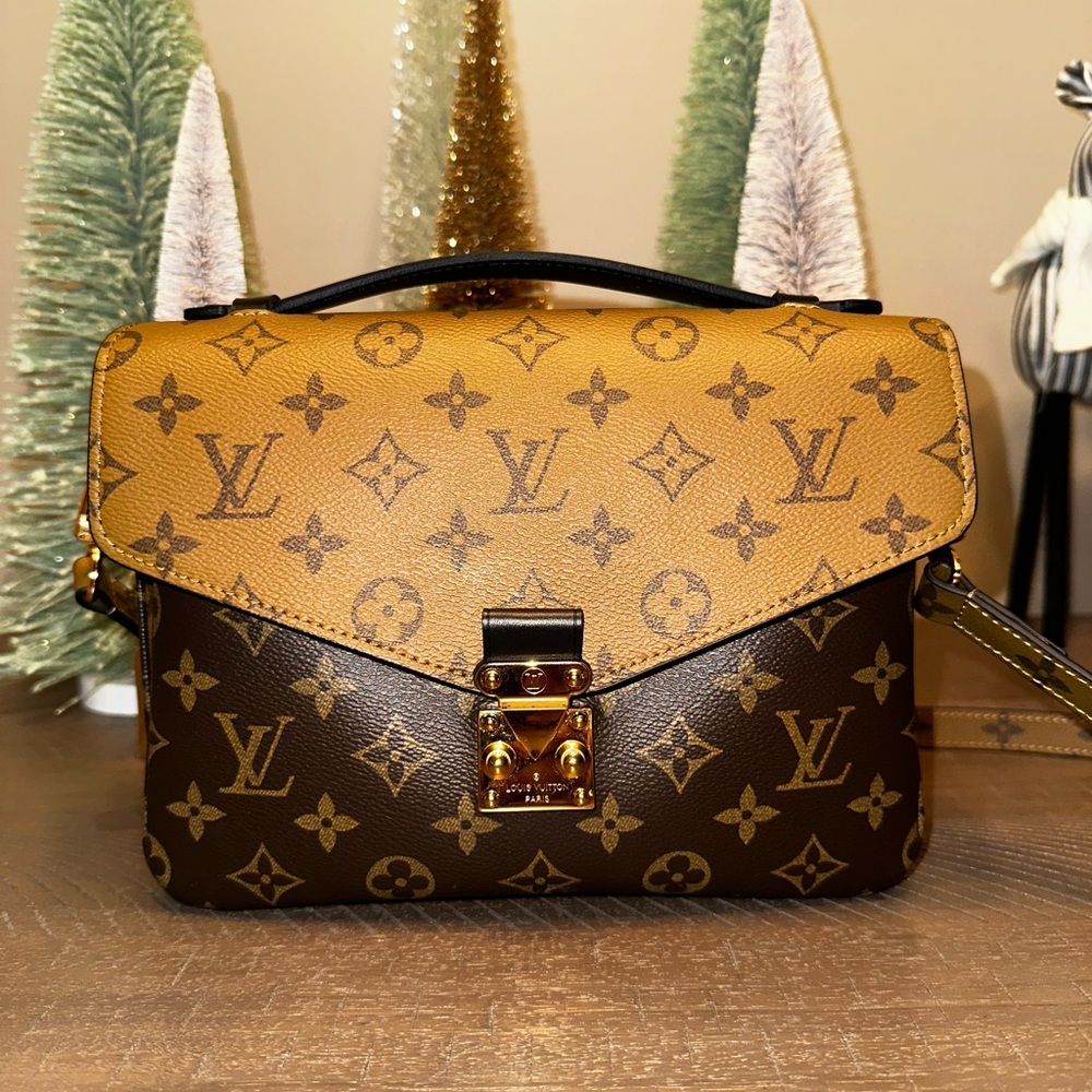 Louis Vuitton Pochette Metis Reverse New never carried